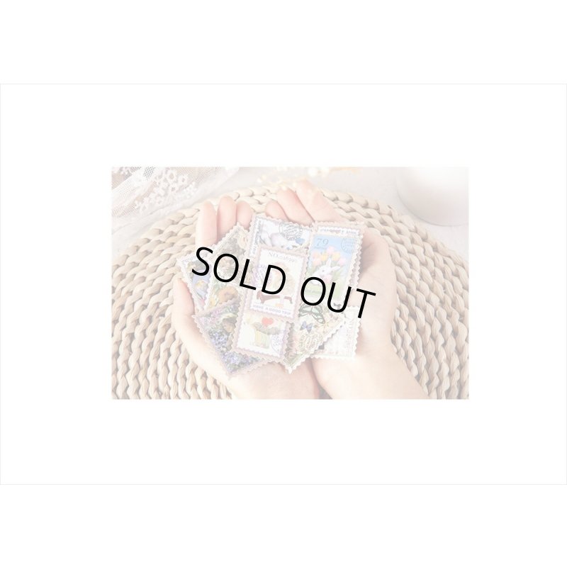 画像16: 小さなポスト＊切手型シール＊うさぎ🐰＊100枚＊箱入り＊海外製